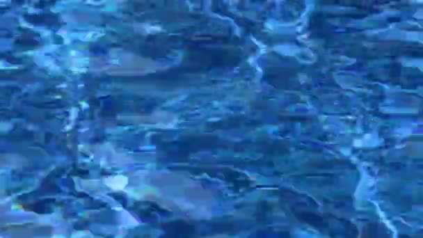 Прозорі блакитні брижі води — стокове відео