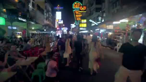 Élelmiszer-kereskedők, a Khao San Road — Stock videók