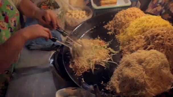 Vendedores de comida em Khao San Road — Vídeo de Stock