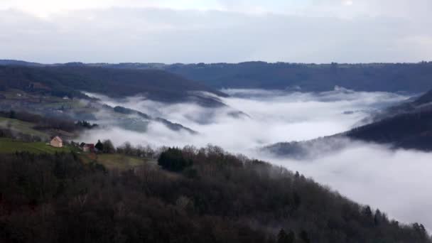 Nebbia sulla valle della Dordogna — Video Stock