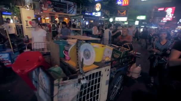 Fornitori di cibo su Khao San Road — Video Stock