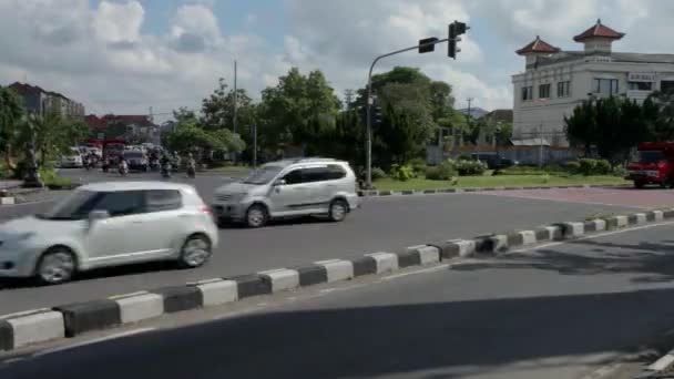 Tmelapse de tráfico en la intersección de Kuta — Vídeo de stock