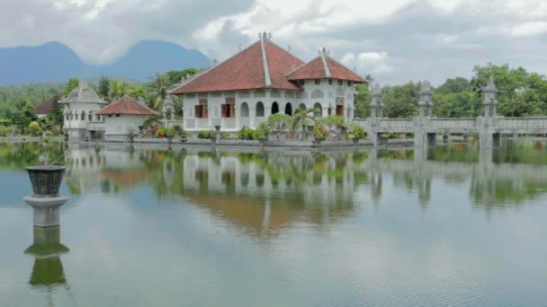 Karangasem vodní chrám v Bali — Stock video
