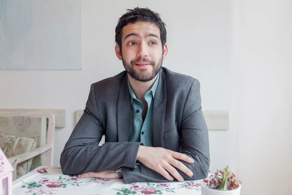 Young man sitting in restaurant — Stock Photo, Image