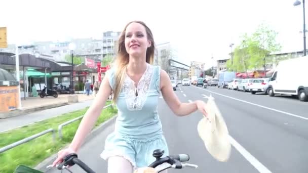 Girl riding bike on the street — Stock Video