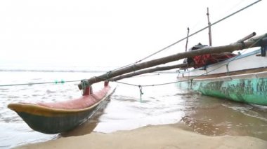 Weligama içinde yerel çocuk iskambil çevrede ile tekne