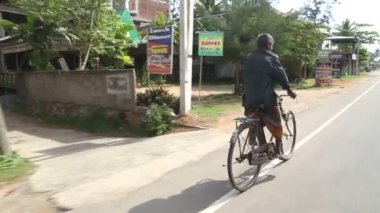 Yerel adam binicilik bisiklet Weligama içinde