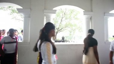 Hacılar tarafından tapınakta yürüyüş