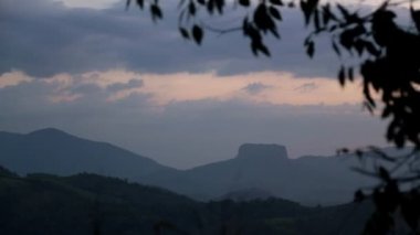 Sigiriya mesafeden görünümünü