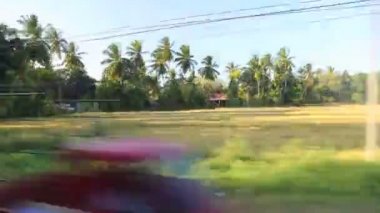 Zaman atlamalı görünüm hareket eden bir otobüs bir manzara.