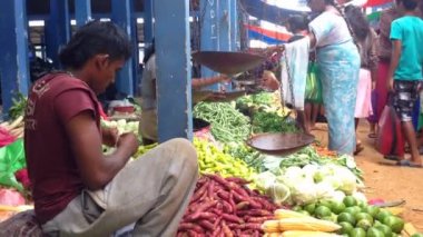 Yerel adam yiyecek Tartım