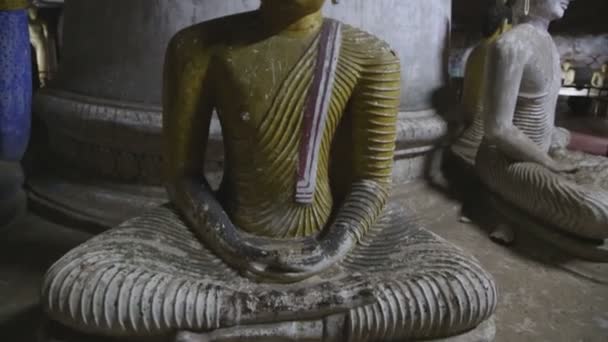 Sitting Buddhas at the Golden Temple — Stock Video