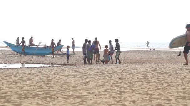 Вид на пляж Хиккадува — стоковое видео