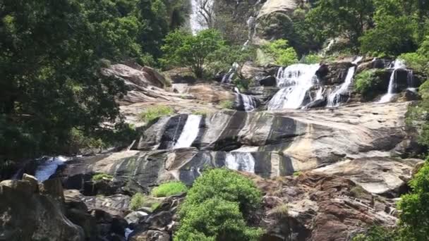 Weergave van Ravana Falls in Ella — Stockvideo
