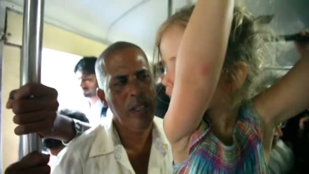 Man talking to a little girl in a train — Stock Video