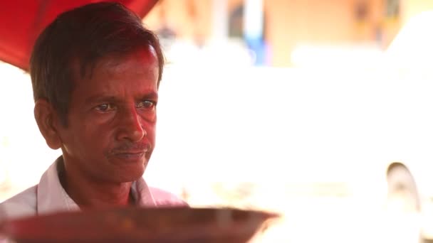 Hikkaduwa Pazar pazar itibariyle yerel adam — Stok video