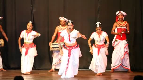 Performance di danza kandyan — Video Stock