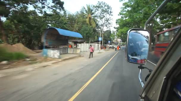 Kandy verkeer van een rijdende auto — Stockvideo