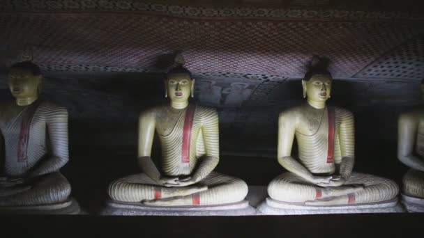 Budas sentadas en el Templo Dorado — Vídeos de Stock