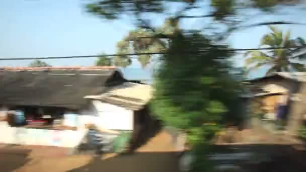 Vista temporal de los suburbios costeros de Colombo desde el tren que pasa — Vídeos de Stock