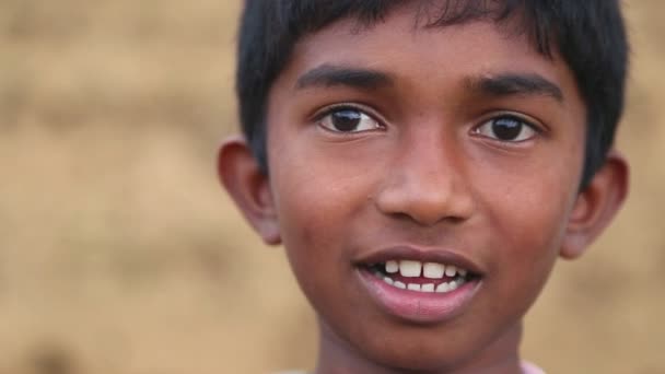 Portrait of local school boy in the foothills of Ella — Stock Video