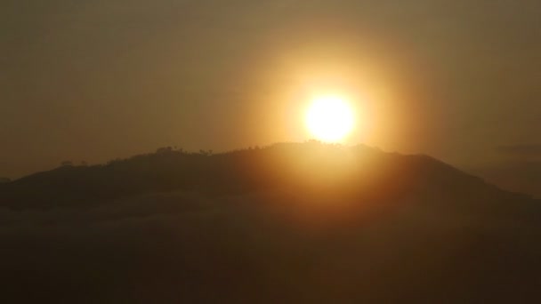 Foggy lever de soleil — Video
