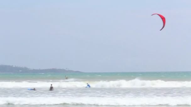 Kitesurfer jumping in the waves — Stock Video