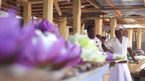 Квітковий ринок і люди — стокове відео