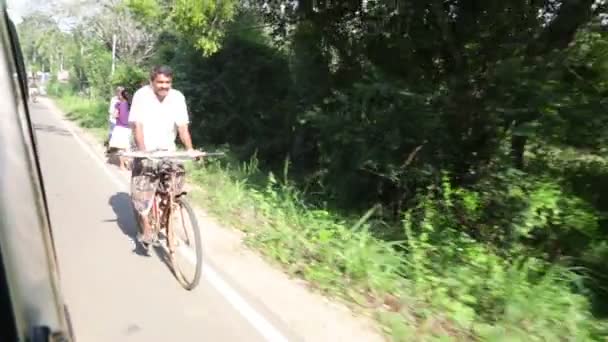 Homme vélo d'équitation — Video