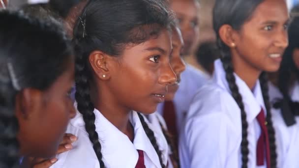 School girls visiting Kosgoda turtle hatchery — Stock Video