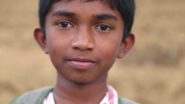 Portrait of local school boy in the foothills of Ella — Stock Video