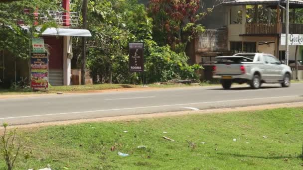 Nahverkehr in Weligama — Stockvideo