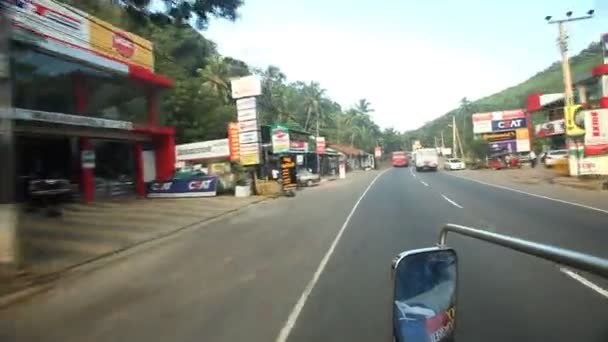 Lalu lintas Kandy dari mobil yang bergerak . — Stok Video