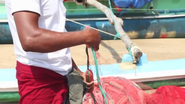 Filets de tri des pêcheurs locaux — Video