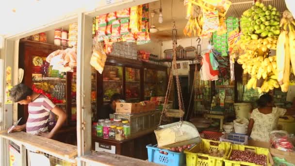 Blick auf den lokalen Laden in Mirissa — Stockvideo