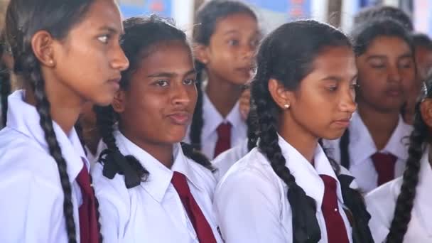 School girls visiting Kosgoda turtle hatchery — Stock Video