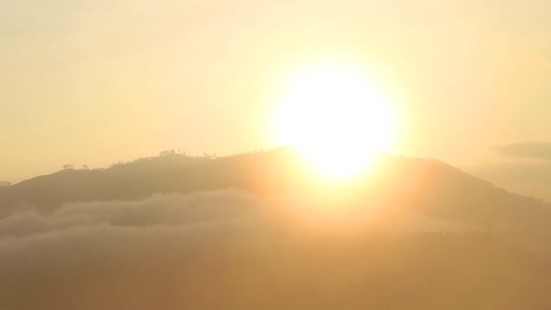 Foggy lever de soleil — Video