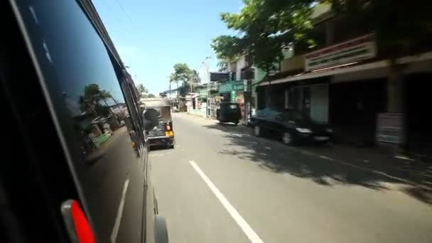 Traffico Kandy da un'auto in movimento — Video Stock