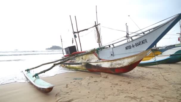 View of wooden fishing boats on beach — Stock Video