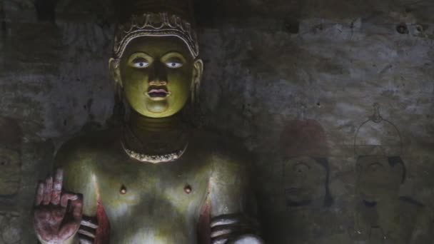 Sittande Buddha på Golden Temple — Stockvideo