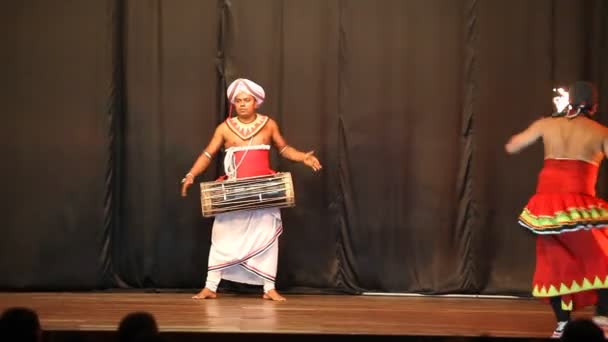 Performance di danza kandyan — Video Stock