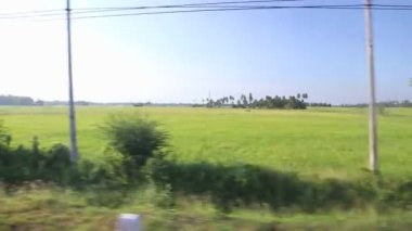 Zaman atlamalı görünüm hareket eden bir otobüs bir manzara.