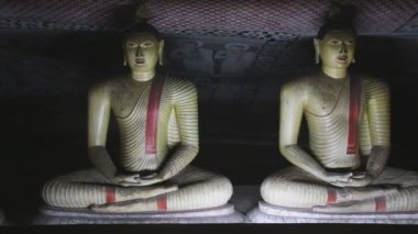 İki oturma Buda Dambulla altın Tapınağı