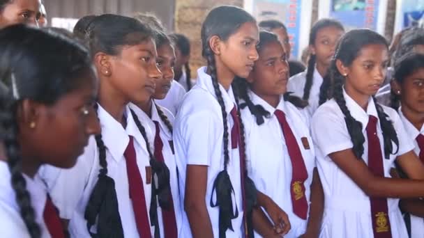 School girls visiting Kosgoda turtle hatchery — Stock Video