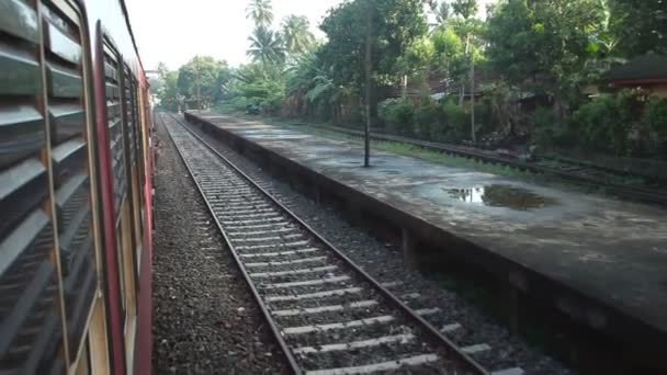 Vue de la gare par train en marche — Video