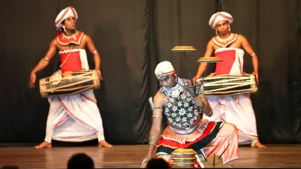 Performance di danza kandyan — Video Stock