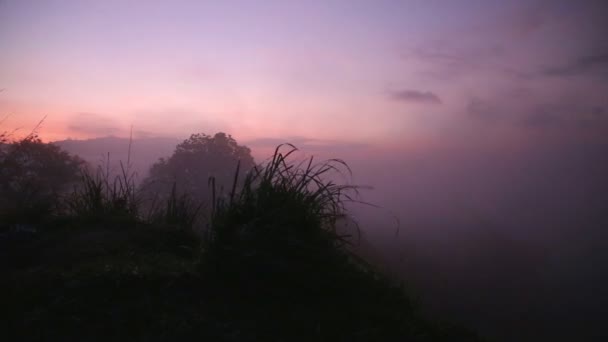 Foggy sunrise on the Little Adam's Peak — Stock Video