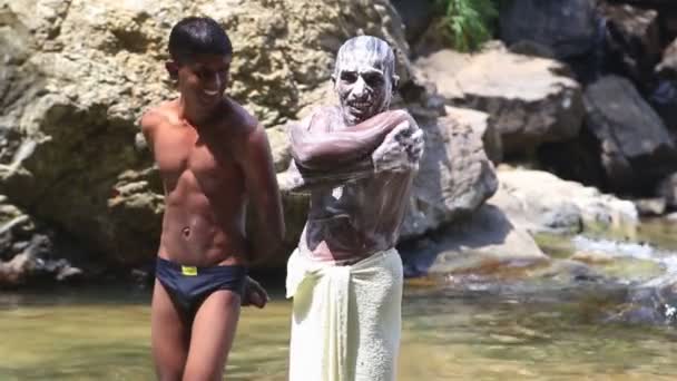 Men washing with soap in Ravana Falls — Stock Video