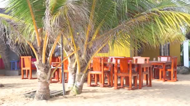Θέα από ένα άδειο τοπικό beach bar — Αρχείο Βίντεο