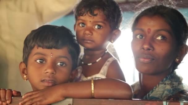 Mother with two children in Nuwara Eliya — Stock Video